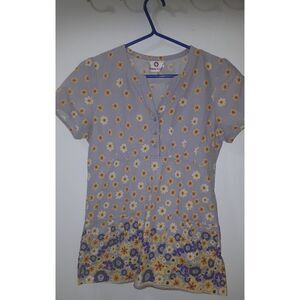 🎀White Cross Floral Nurses Top Size Xsmall
